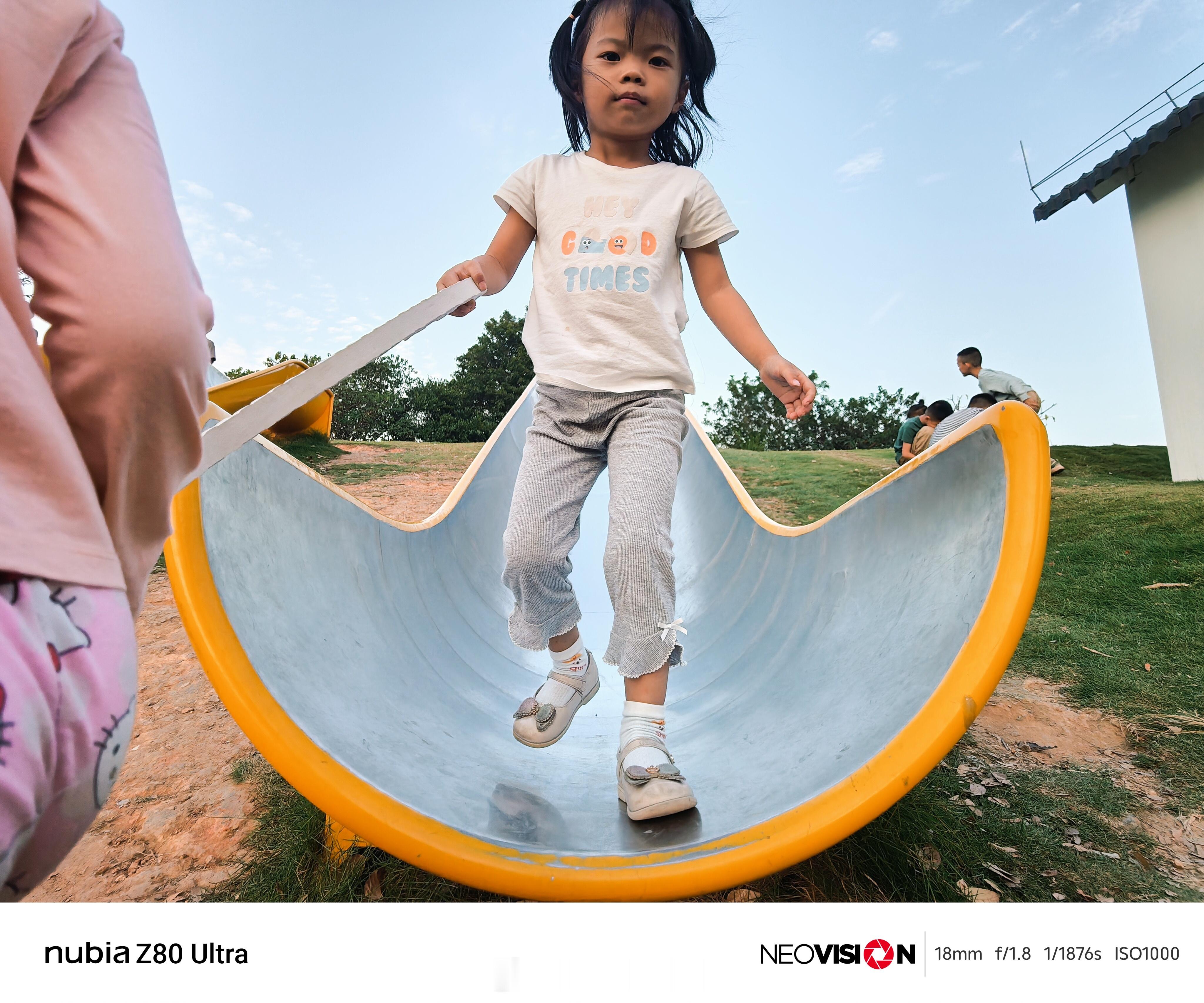 努比亚 Z80 Ultra 的人文街拍是真不错，随便一拍就是大片质感，拿起手机就