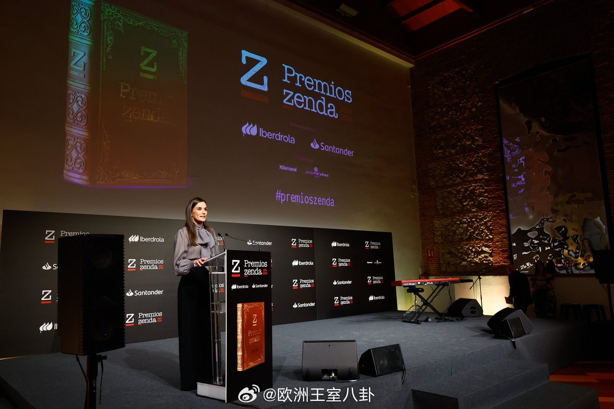 1.13 西班牙王后莱蒂齐亚出席颁奖礼，上衣来自hugo boss，阔腿裤来自S