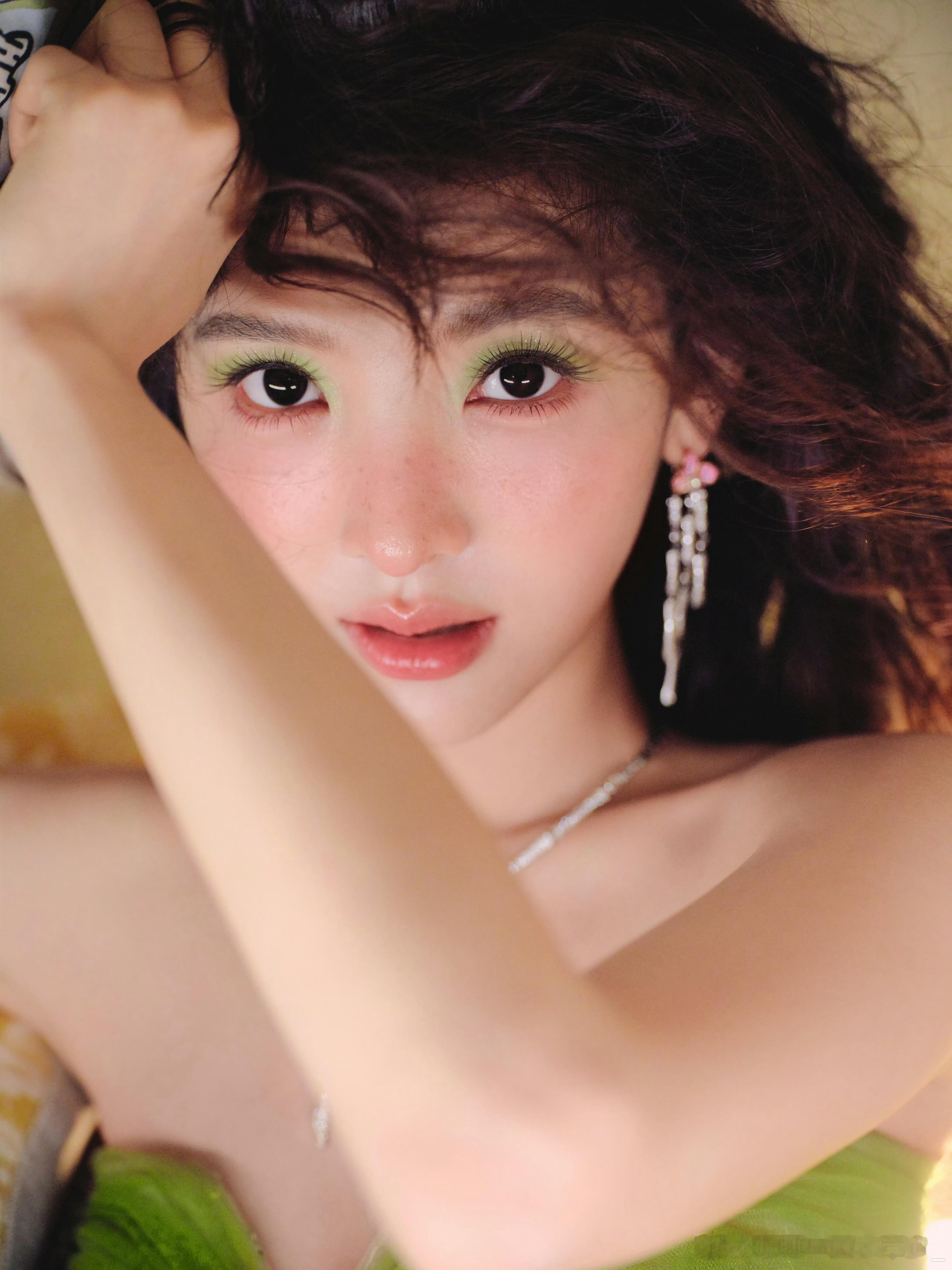 章若楠  zrn章若楠沈千盏 光阴的齿轮总是微妙 三月里江南的瓦砖 霭霭晨雾里的