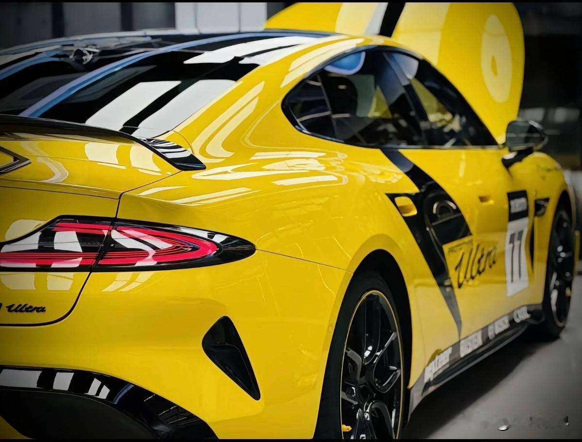 分享我这周有趣的事：刷到了很多车，小米的车子很帅！