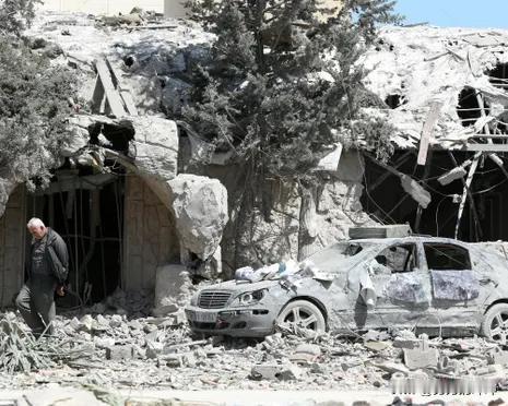 一觉醒来，
全世界都在限制以色列。
现在的变量，
不是美国，也不是伊朗，而是以色