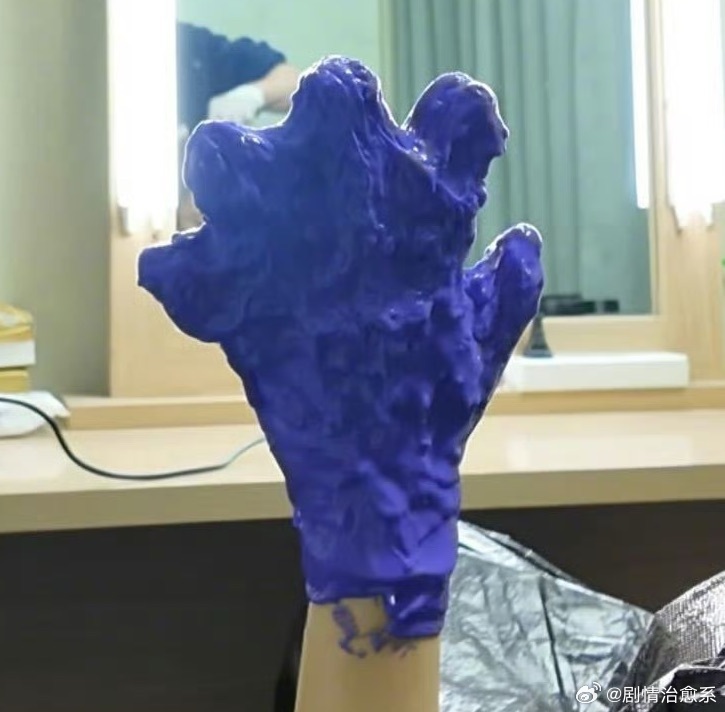 丁禹兮手指倒模 张海虾特色手指的幕后制作内容值得细细观看，倒模操作环环相扣，敷蜡