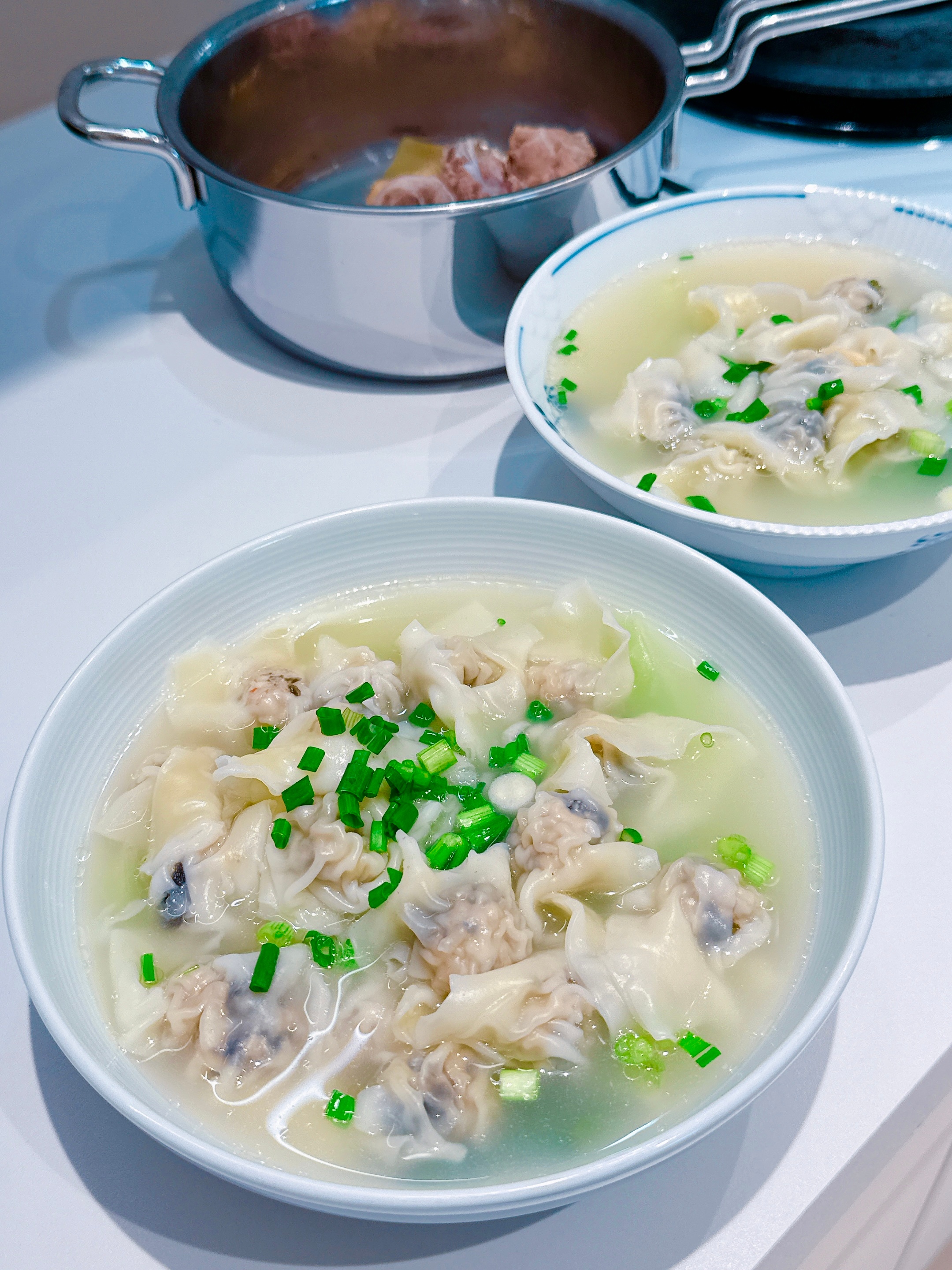 干贝高汤煮紫菜鲜肉云吞 