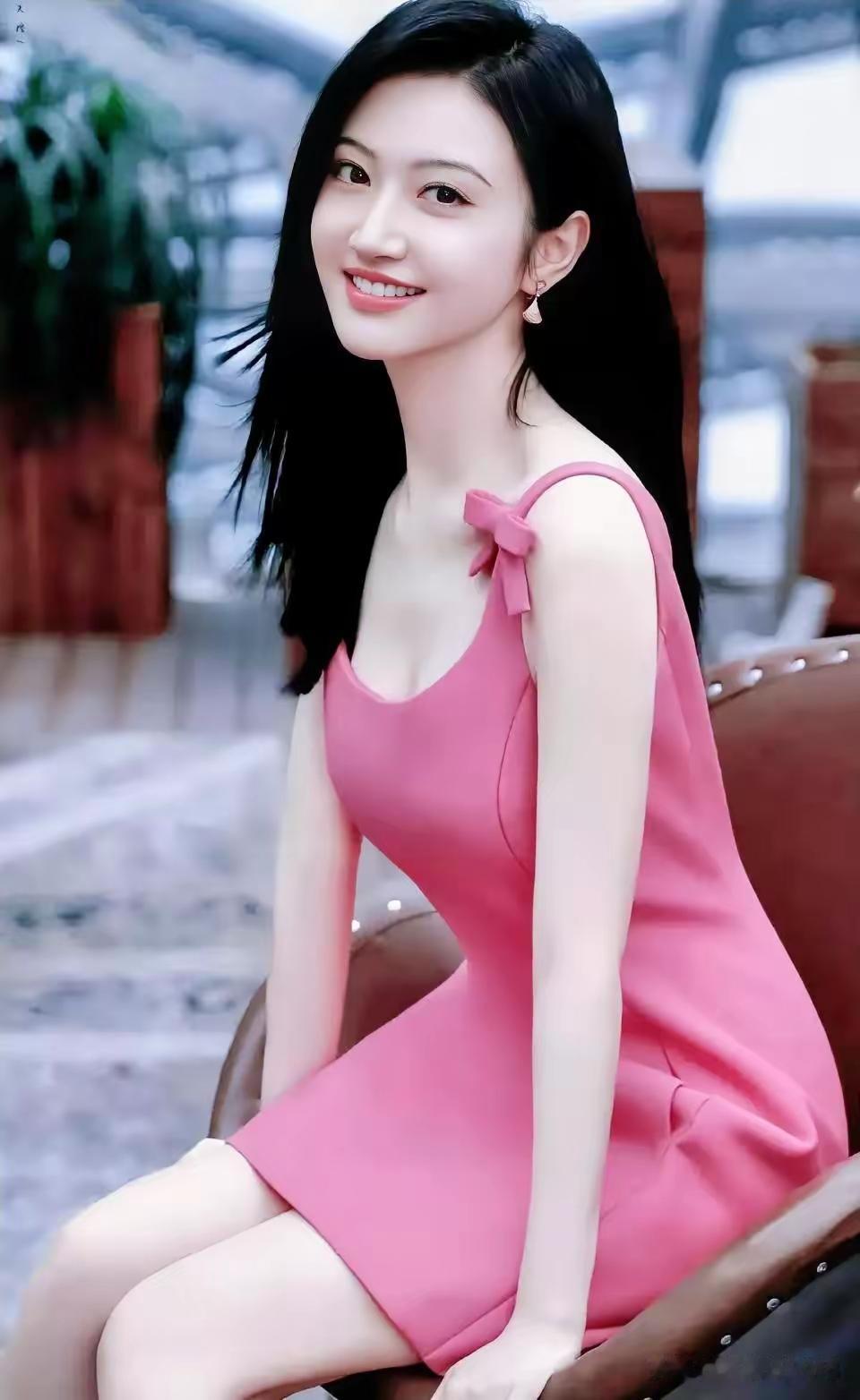 偶然读到这首原创七绝，字里行间满是挥之不去的怀旧相思，旧梦难忘，世间纷扰早已看淡