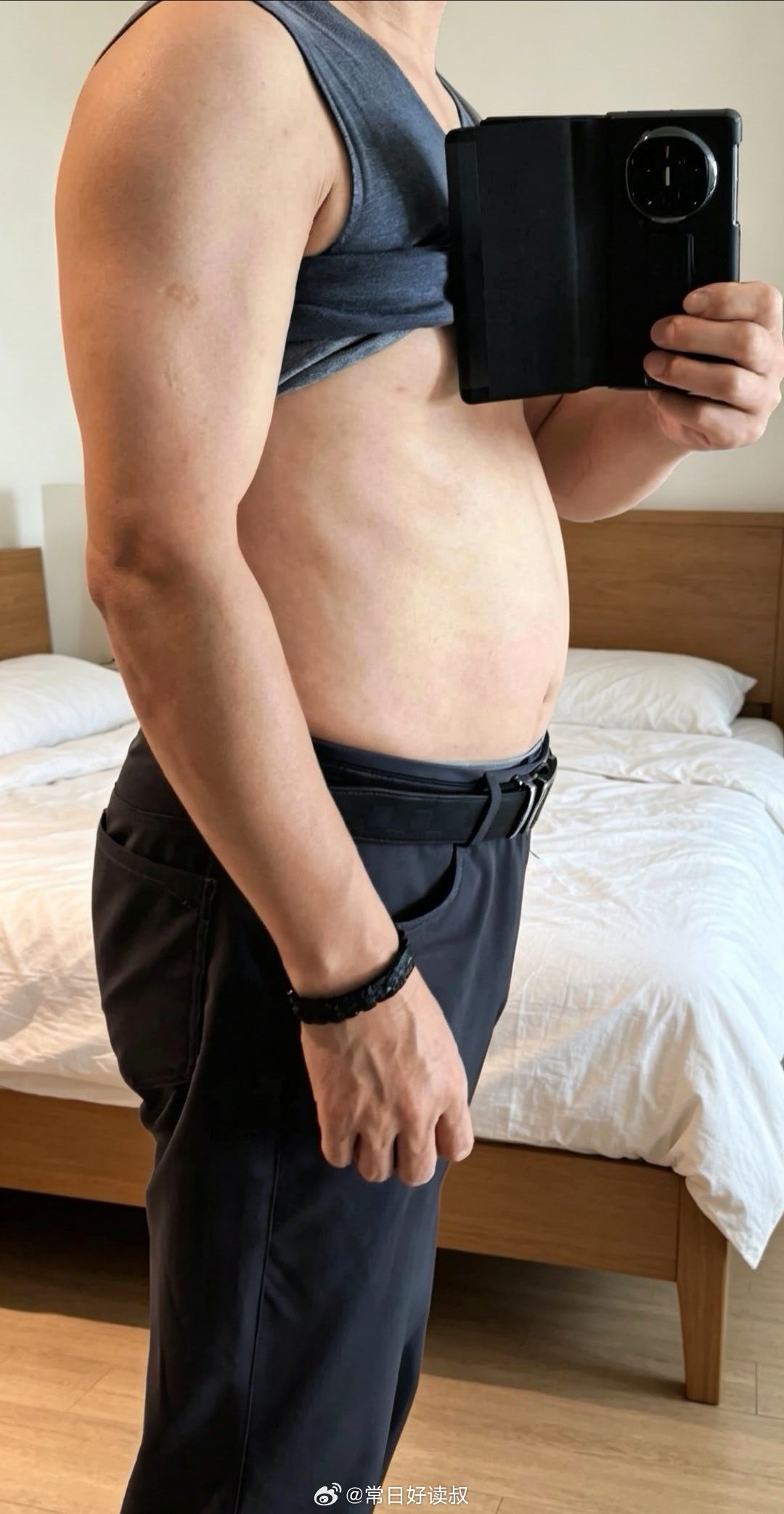 老头在床上对我说：宝宝，你工作可不能开后门啊？我：好的，但我可以开你的后门吗？老