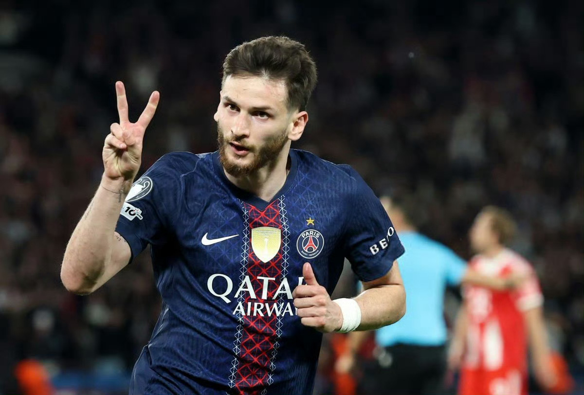 巴黎圣日耳曼5比4拜仁迎战拜仁轰出双响！K77本赛季欧冠14场赛事参与15球。今