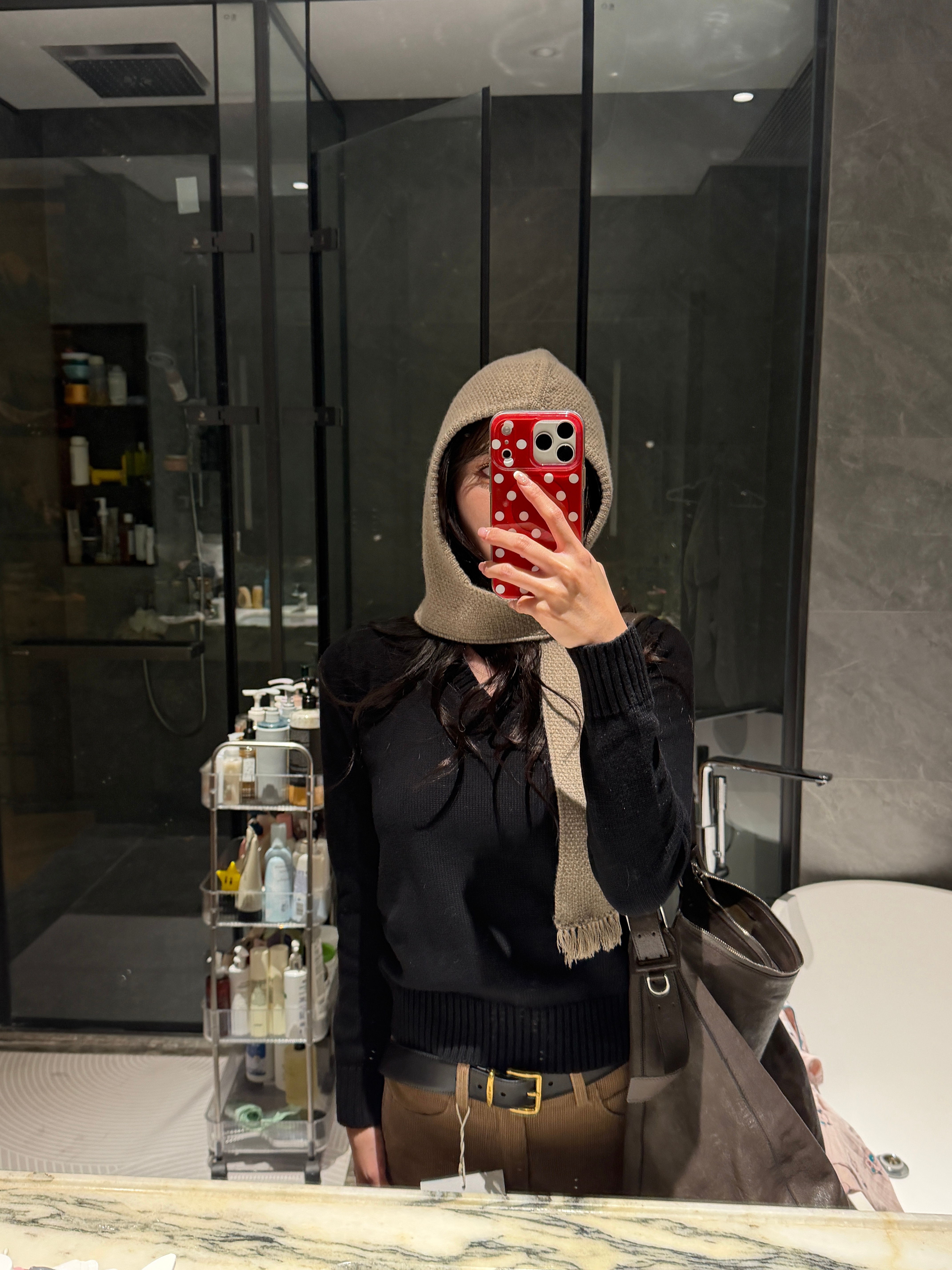 高能量小姐姐昨天忙到2点 5点起来洗头 还能拍广告赶飞机的人简直嘿嘿 