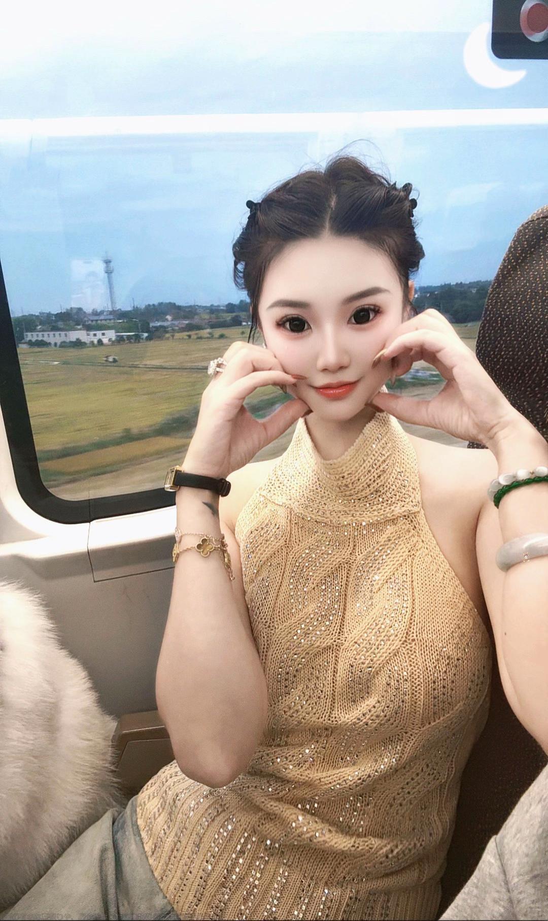 惊喜不能靠索要，陪伴不该被强求，  在乎你的人总会默默给你最好的