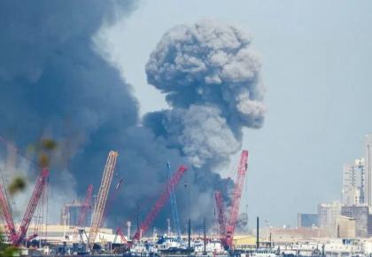 伊朗打到美国“大动脉”了！
 
3月28日，在美军袭击伊朗钢铁厂后，伊朗直接把巴