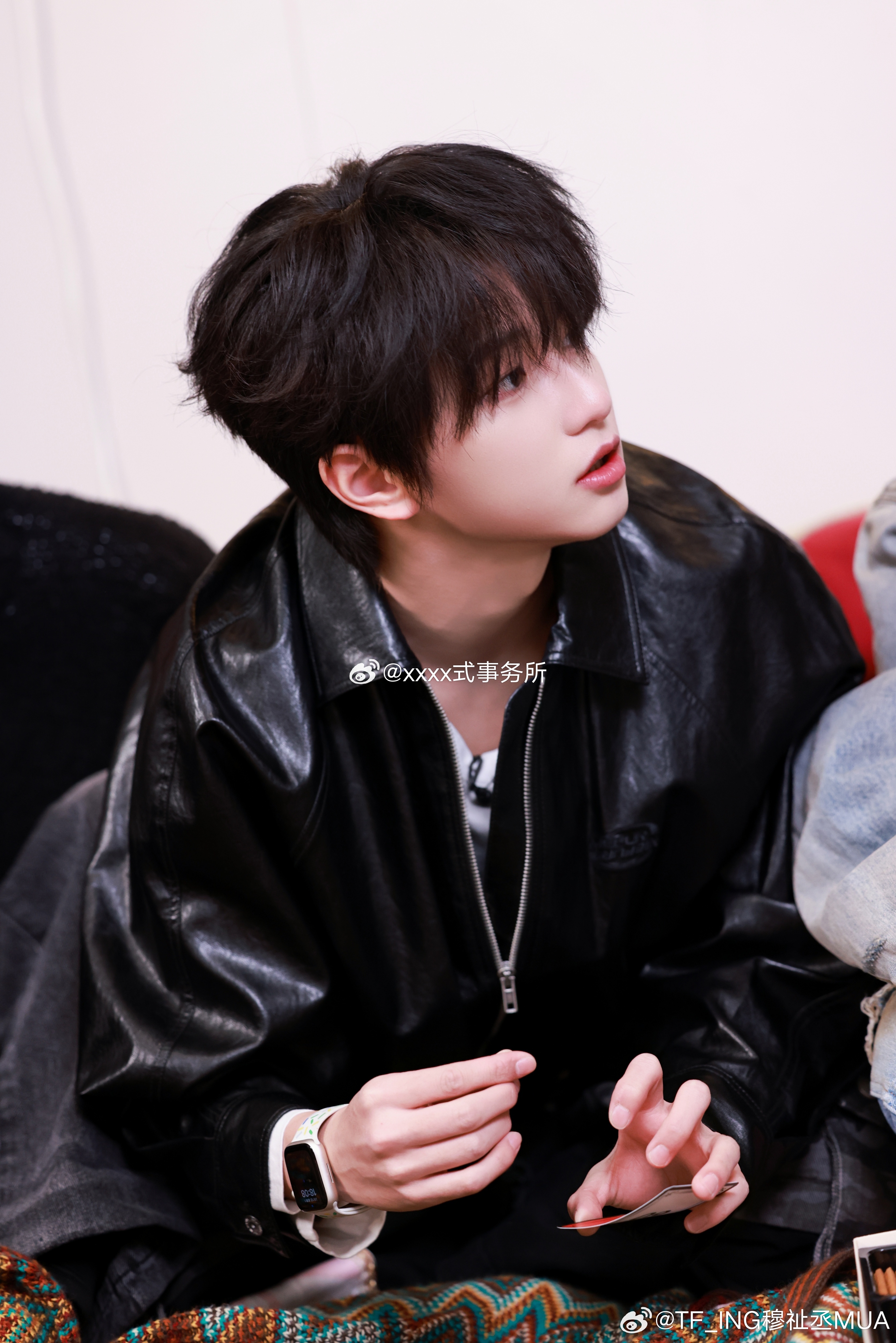 天啊 这个穆祉丞被私生逼成啥样了 他本来就是比较刚的性格 为啥不走v啊穆祉丞机场