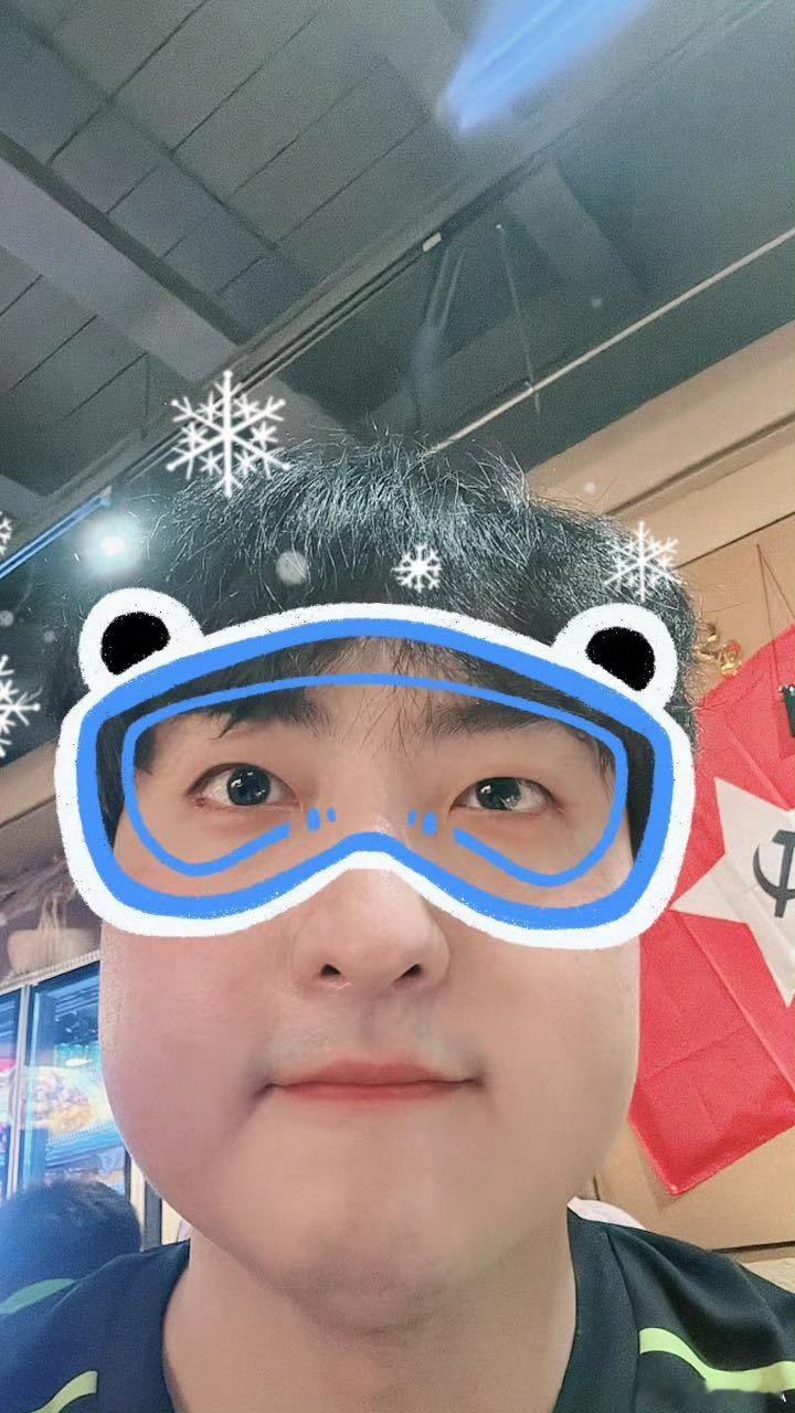 NIP涅槃三连胜 HOYA晒自拍庆祝胜利特效还挺萌哈哈哈哈哈。nip战胜ig20