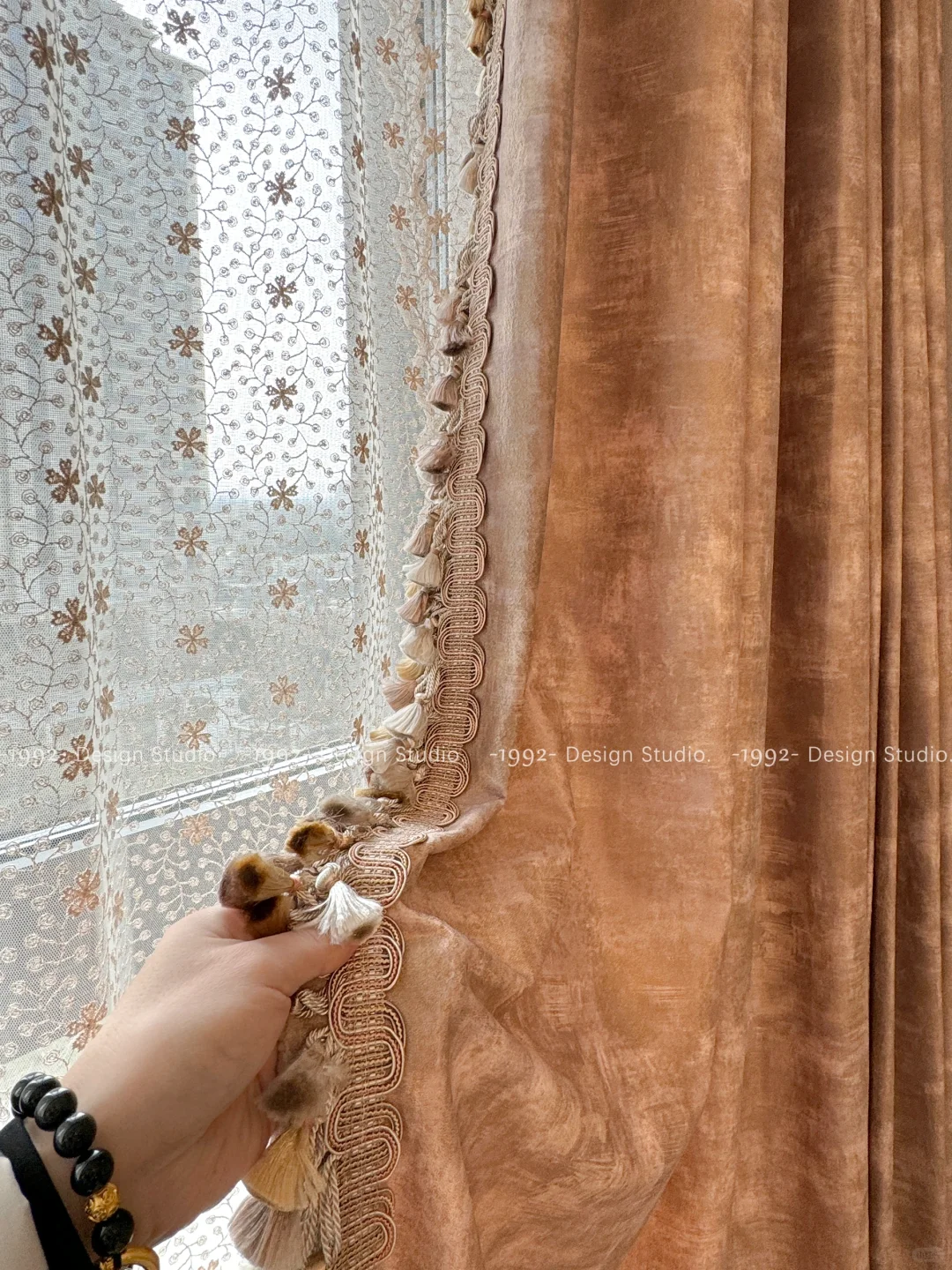 有钱人都买什么样的窗帘｜进口刺绣