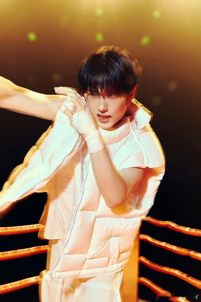 伤痕与腹肌碰撞，力量与美感交织！拳击手造型炸裂登场绷带、汗水、坚毅眼神，全员备战