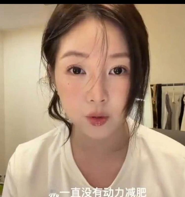 小姐姐长得真好看，没怎么减肥却火遍全网，大家说说会喜欢吗
网上刷到一位小姐姐，一