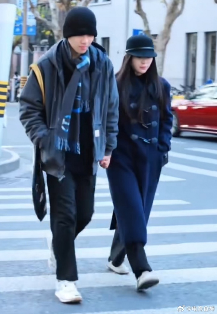 携女友逛街被街拍？B站UP主分享街拍视频 主人公疑似ON