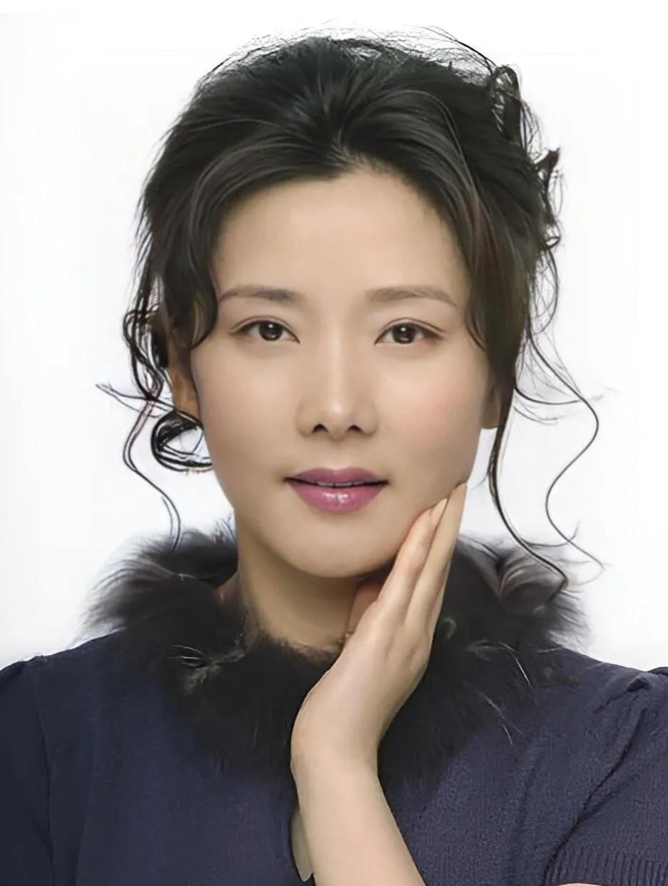 当年，在拍《大宅门》时，何赛飞突然给陈宝国一巴掌，陈宝国刚要发火，何塞飞又在他的