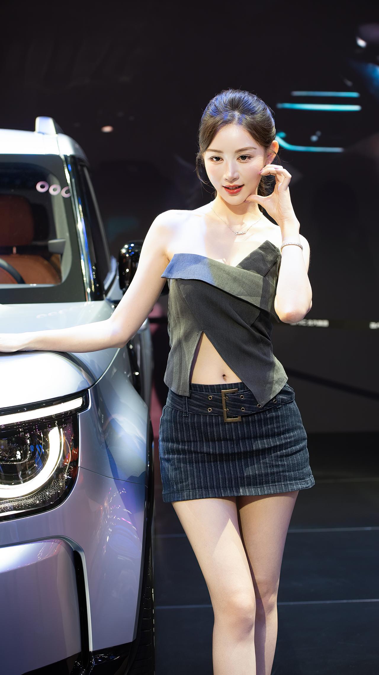 敏敏车模美女 成都车展 车展现场