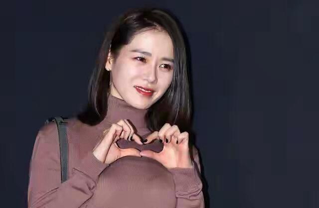 孙艺珍，韩国女演员，透视装好美！ 