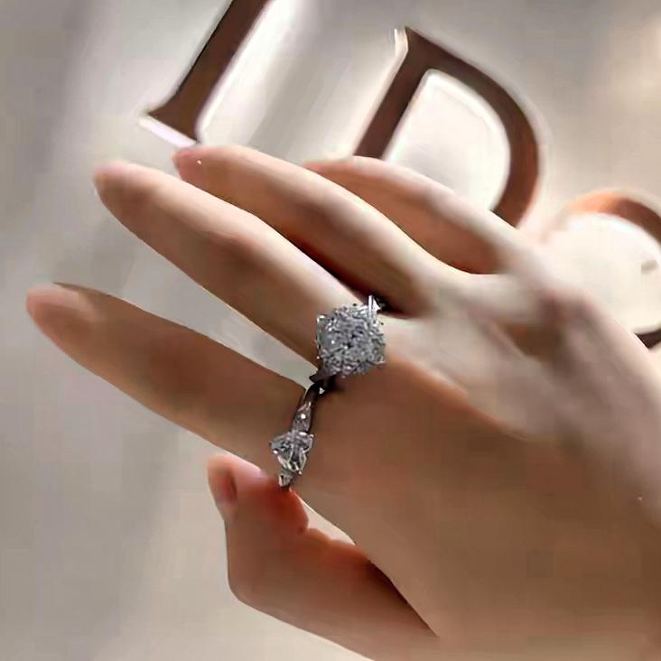 谁还在为大牌钻戒交智商税？
女子12万买的I DO钻戒，回收价居然只有2万8，这