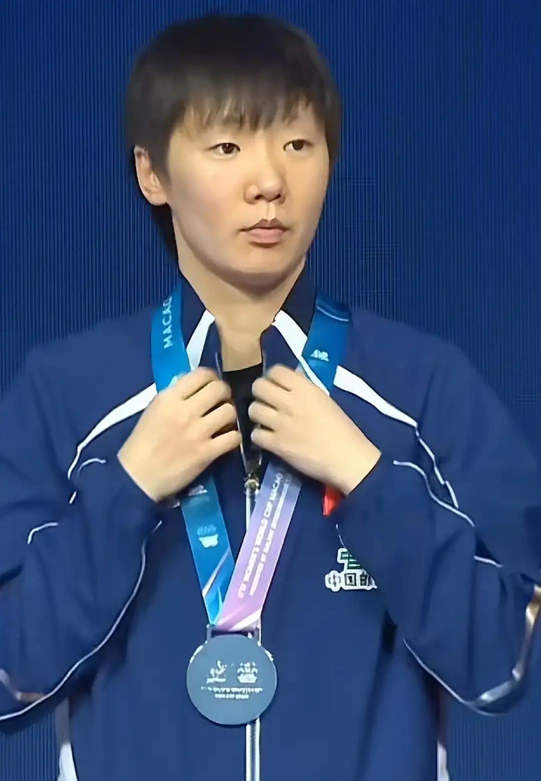 拼到体力透支拿亚军 王曼昱早就是球迷心中的无冕之王
看国乒比赛最戳人的，永远是运