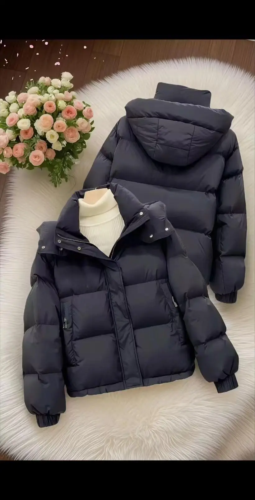 新年就要穿新衣！宝子们，这款时尚小短款棉服简直美炸了，连帽设计，保暖又...