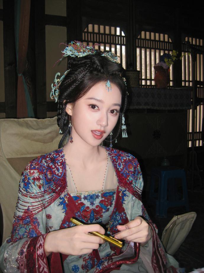 夏梦在长剧演短剧在短剧演爽剧 刚看夏梦的凤戏阳片段，前期的小动作太真实了！不知所