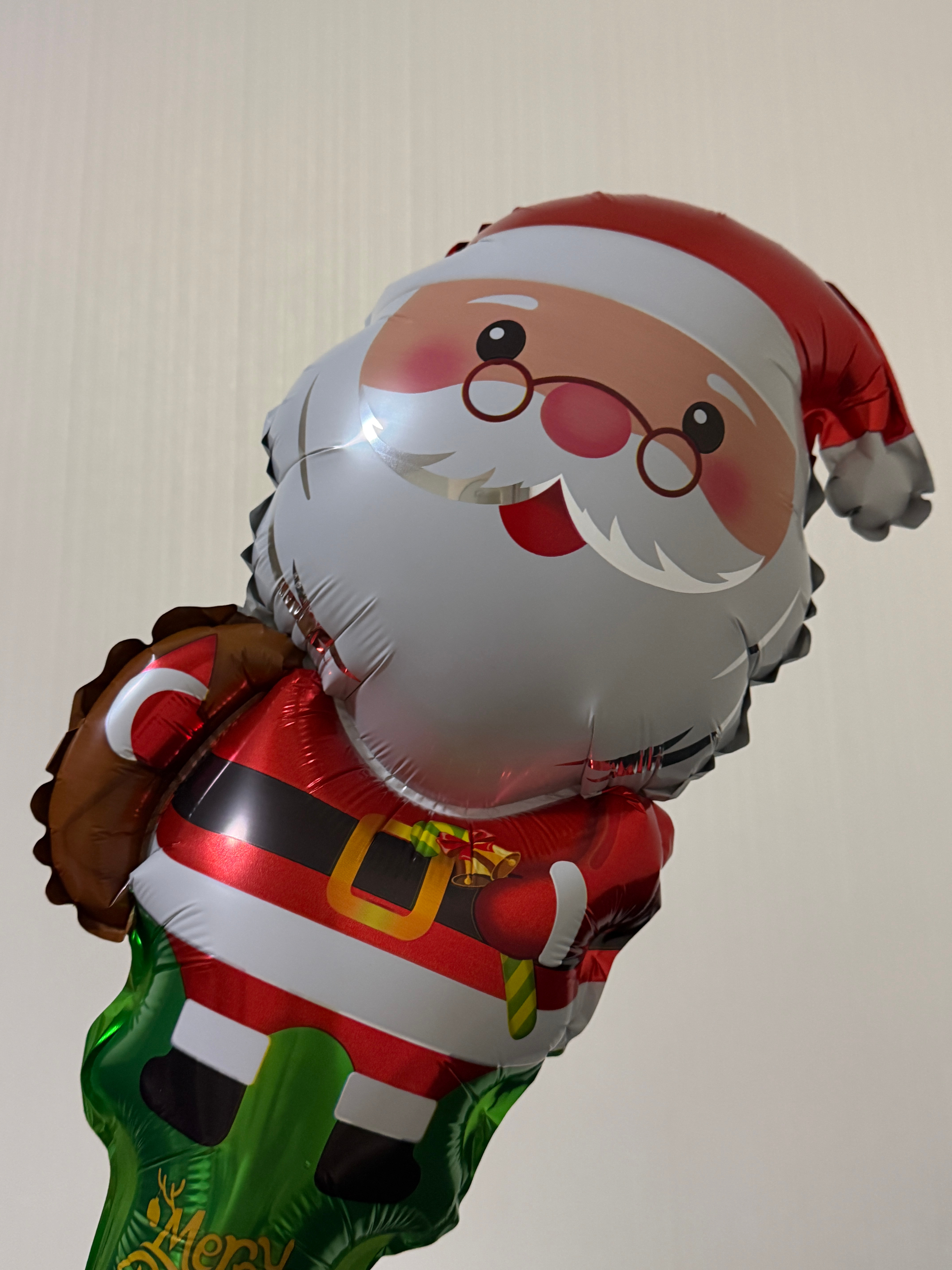 苹果最近有点小忙，但还是收到了平安夜的小苹果，还有一个简易版的圣诞老人🧑🎄 