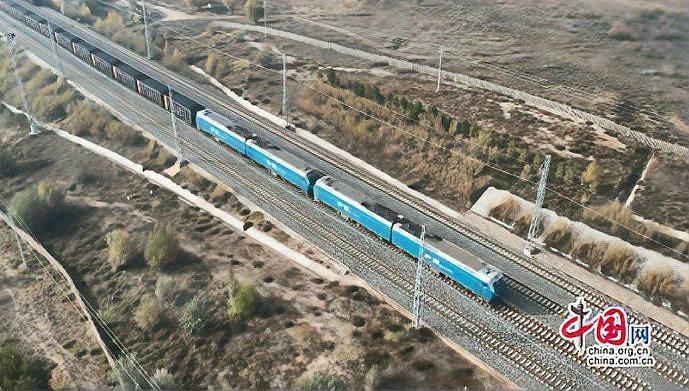 史诗级操作！中国3.5万吨列车“无线连龙” 西方抄作业都没门
 
别再觉得只是火