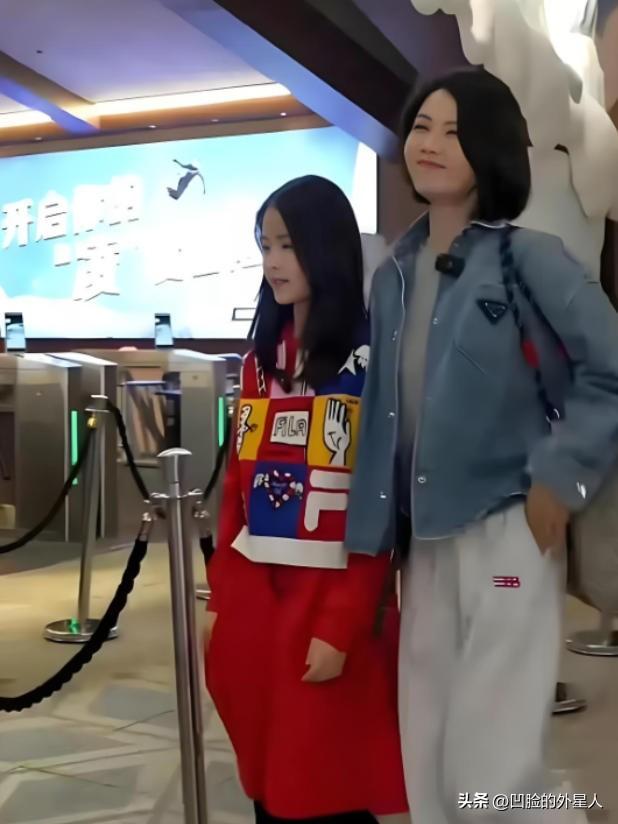 2014年，曹曦文嫁给马来西亚富商，婚后产下女儿，但因长期异地和家族观念等矛盾，