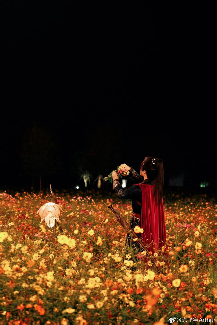 迪丽热巴陈飞宇问你闻到花香了吗白日提灯 被思胥万千甜到睡不着！戏里交换嗅觉的互动