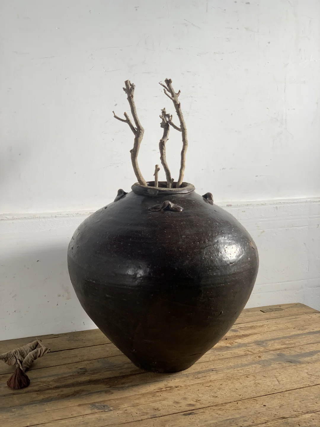 四耳落款大肚罐；花艺插花；民宿茶室侘寂摆件