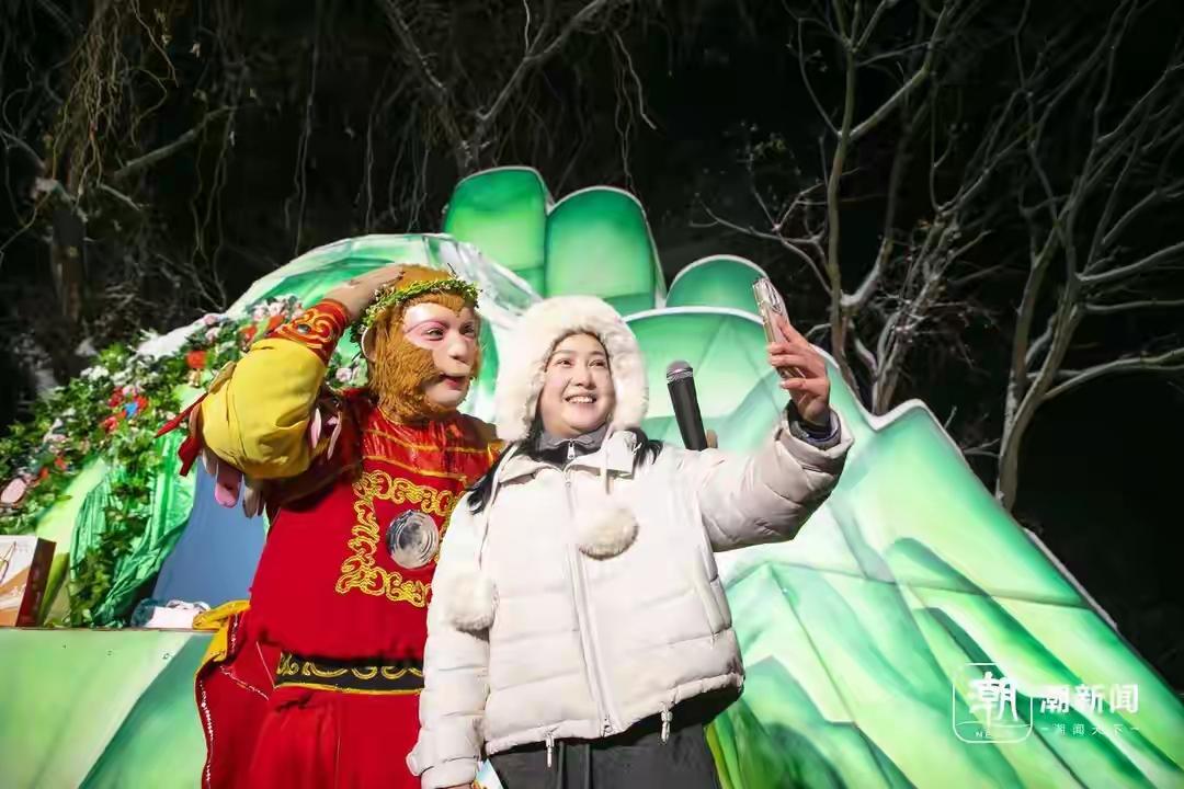 中国潮人丨雪夜长春，一只“猴子”燃起的文旅篝火
当零下二十度的长春街头，一只“猴