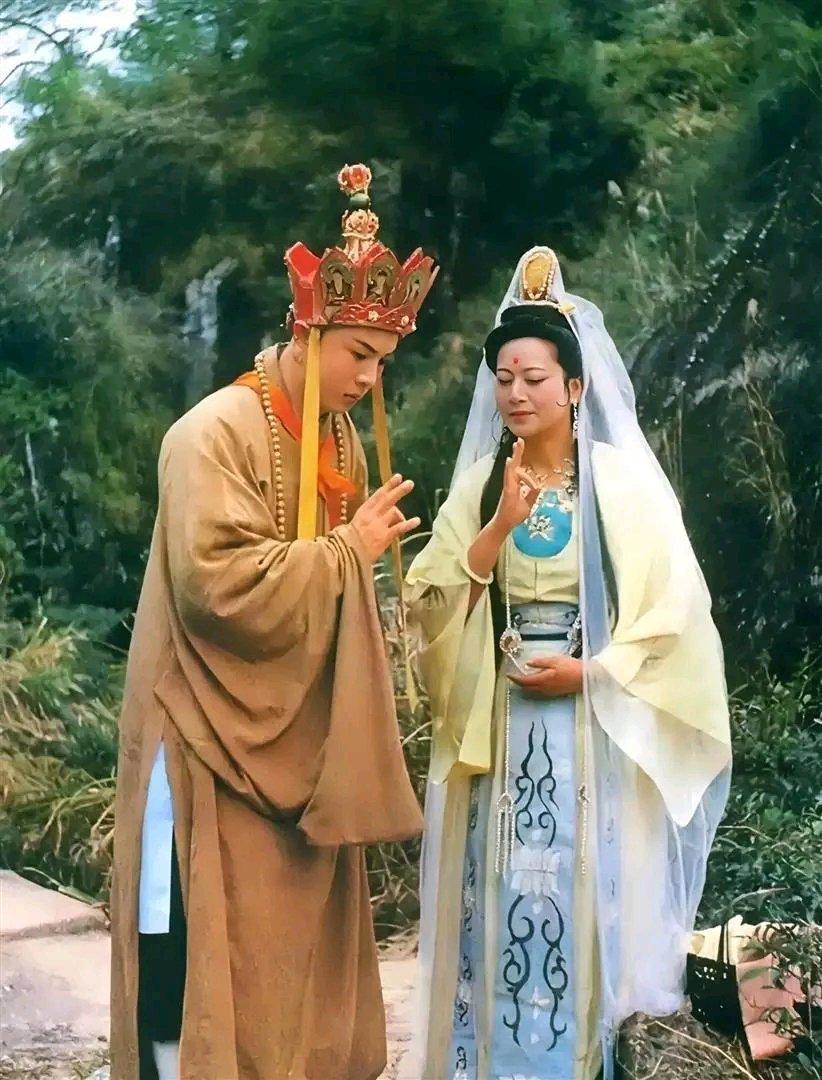 2026年五一假期首日，86版《西游记》观音扮演者左大玢受邀来到河南平顶山香山寺