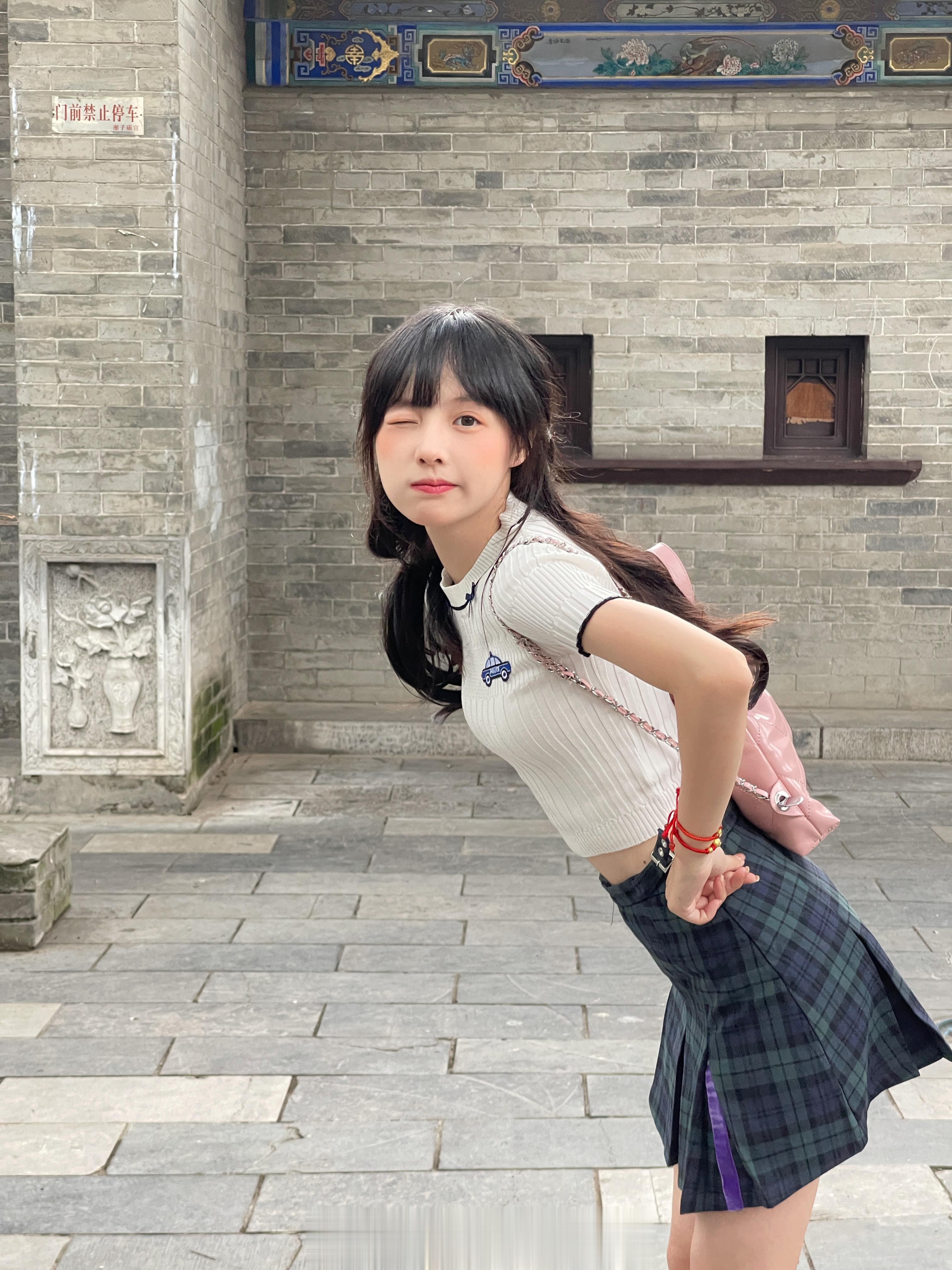 小狗拍了拍你说今天要快乐  ​​​
