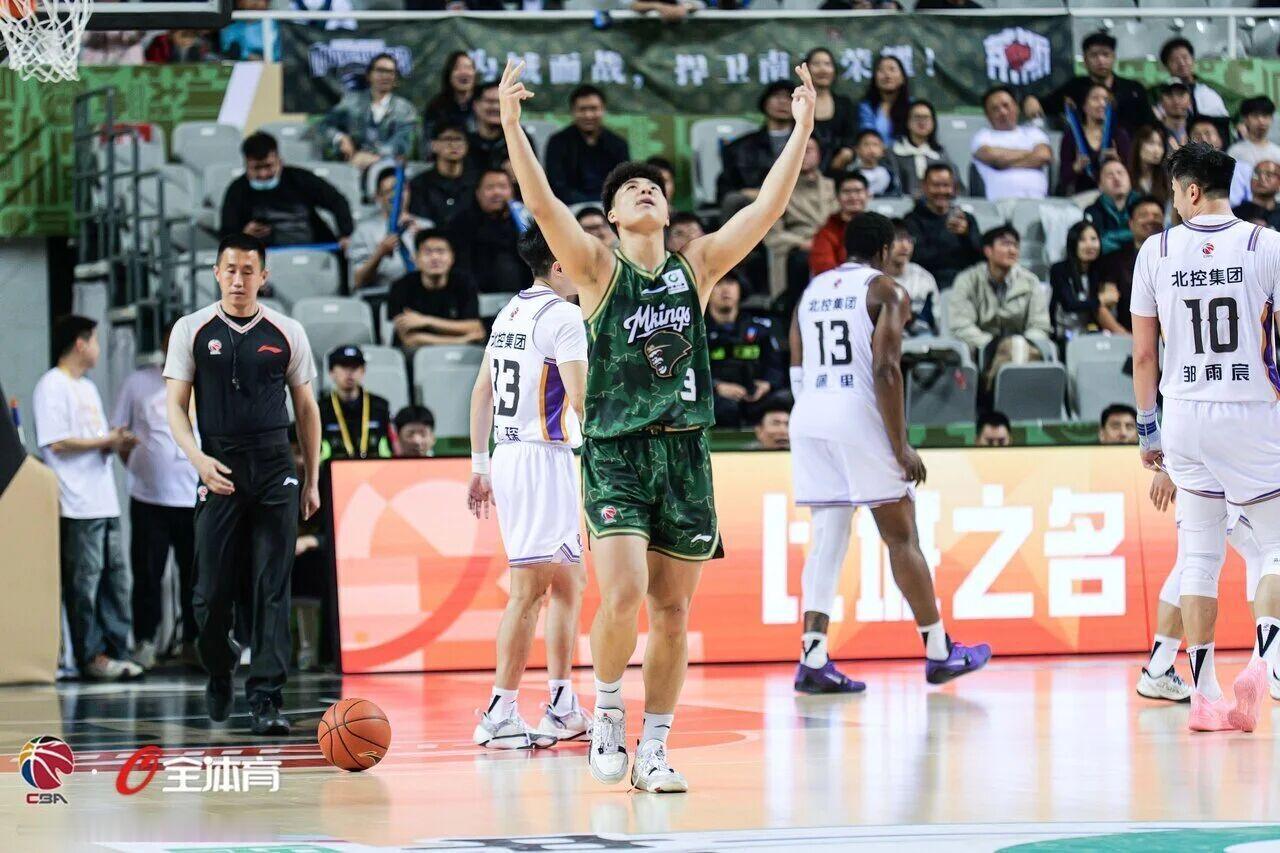 南京天之蓝末节打出28-12，赛季横扫北控男篮。cba