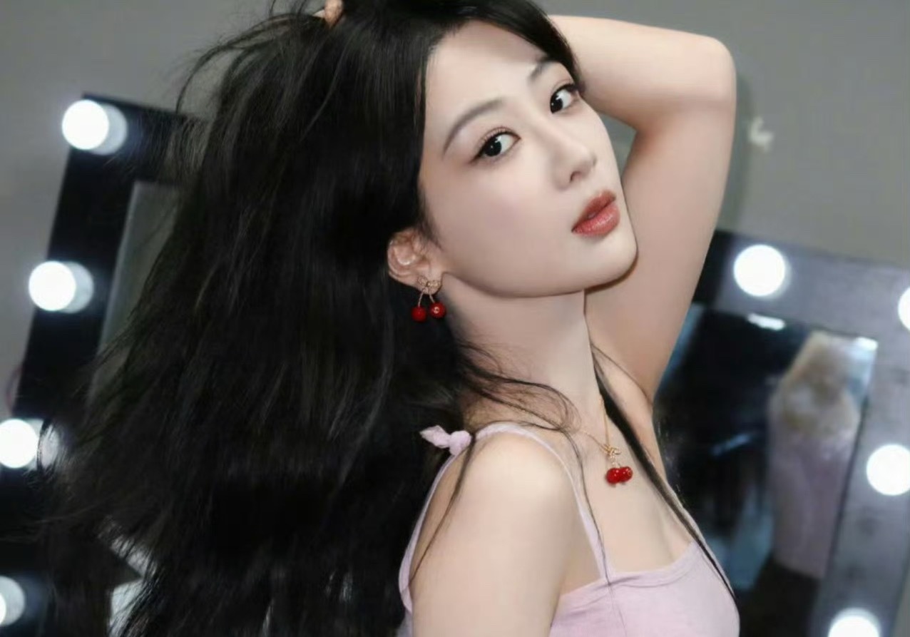 这几年杨紫的状态真肉眼可见，松弛自信大气！ ​​​