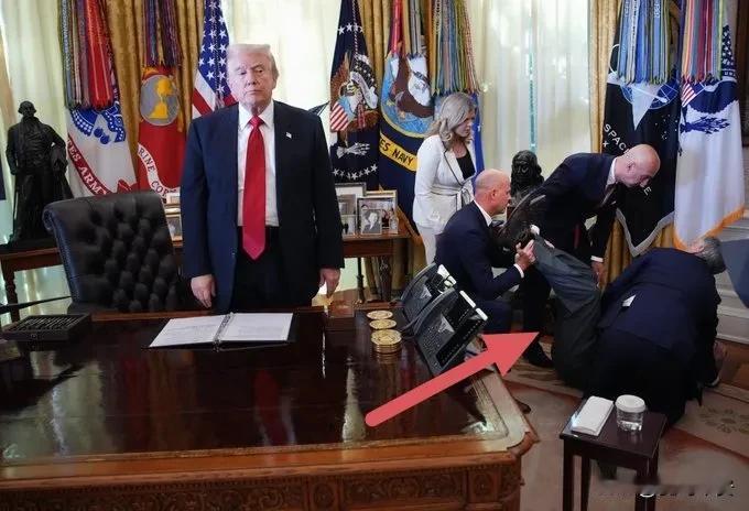 特朗普：什么风浪老子没见过
真是活久见，今天凌晨，特朗普总统在椭圆形办公室与商界