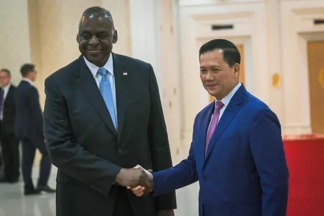 【新加坡香会一结束，美国国防部长奥斯汀边窜到柬埔寨，这是要撼动柬中关系吗？有可能