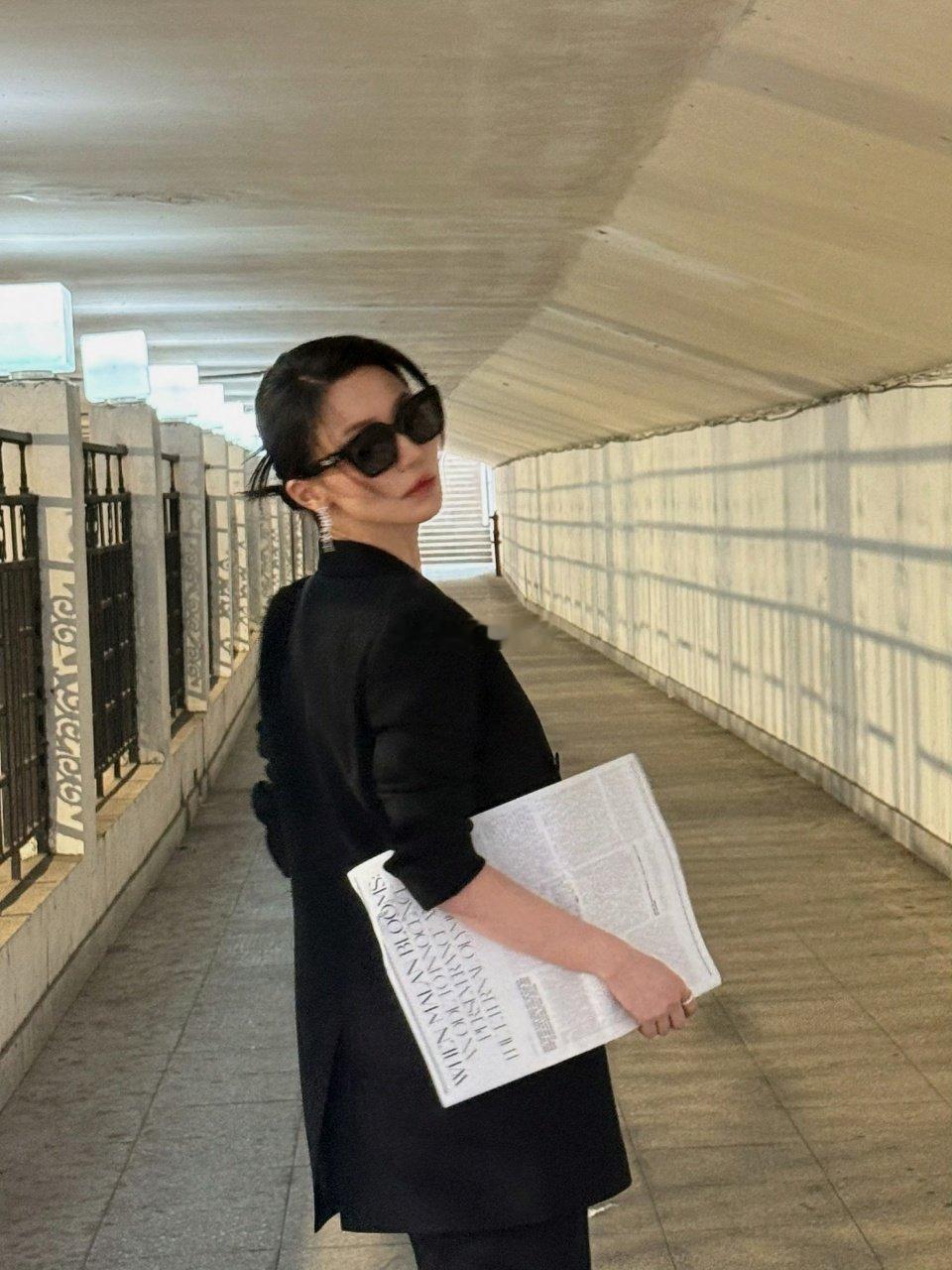 黄梦莹昨天御姐今天甜妹黄梦莹造型切换比翻书还快 啊啊啊啊啊完全的两种风格！！好惊