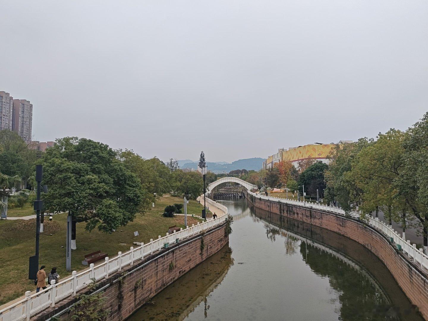 《桥》桥，如纽带植骨肌理左右不再对立东西拒绝隔离柳烟有了峨眉远山驱散孤寂流水有了