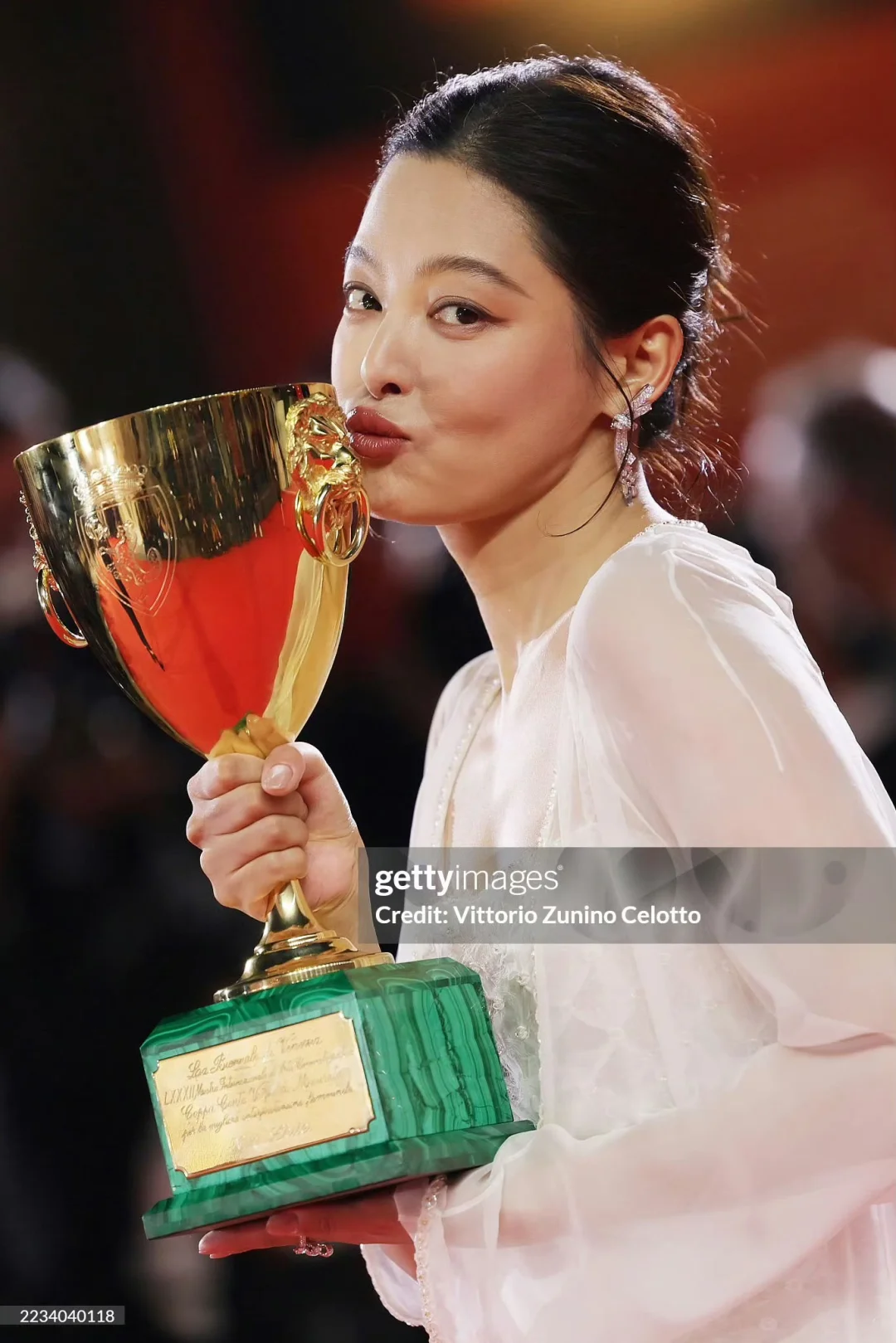 天啊！天啊！辛芷蕾获得威尼斯影后❗️