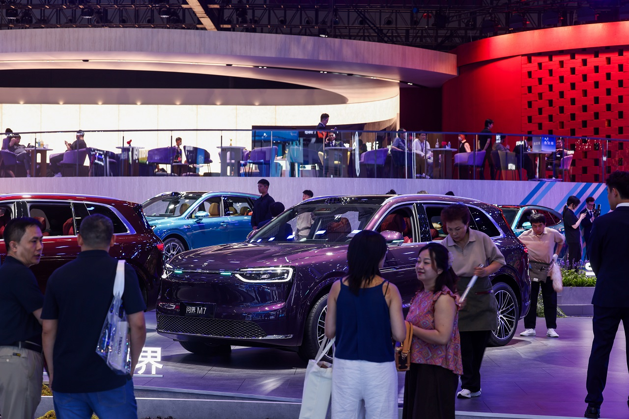 问界M7，为什么超45万家庭会投这一票？买家用SUV，很多人嘴上说看配置，最后还