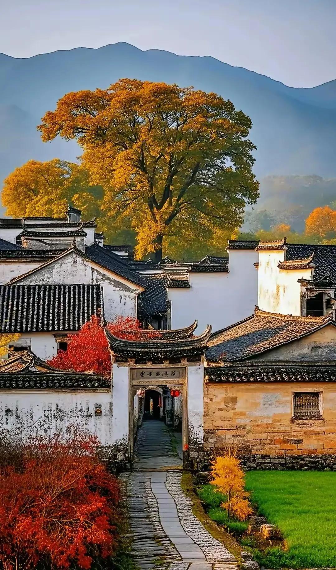 上联：一眼千年江南景；
下联：？？？