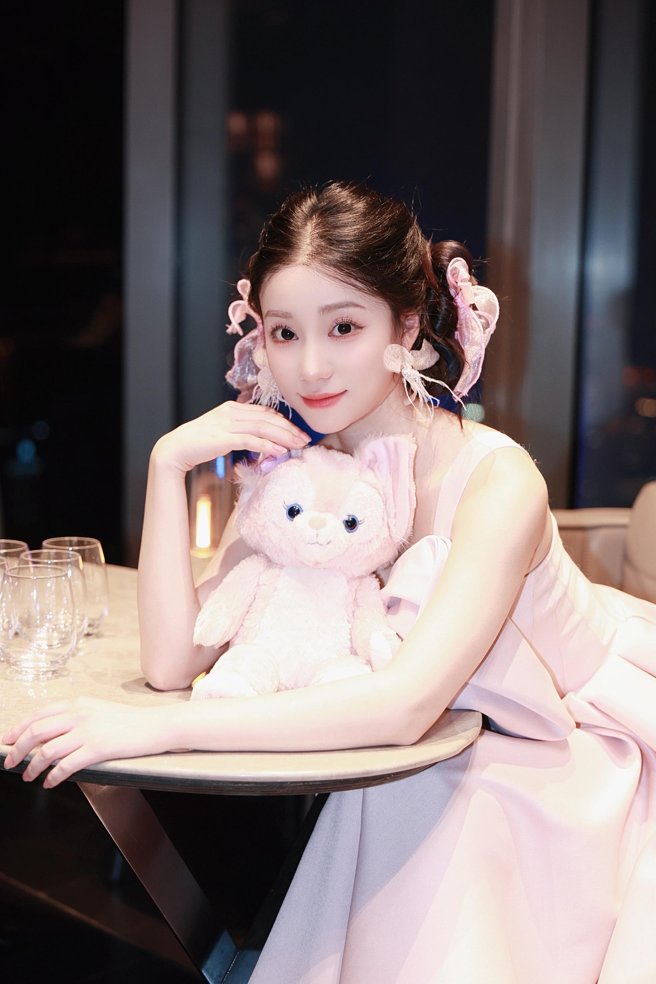 打卡一个新look 时尚盛典女明星各美各个的 可甜可仙 余潇潇仙女裙 ...