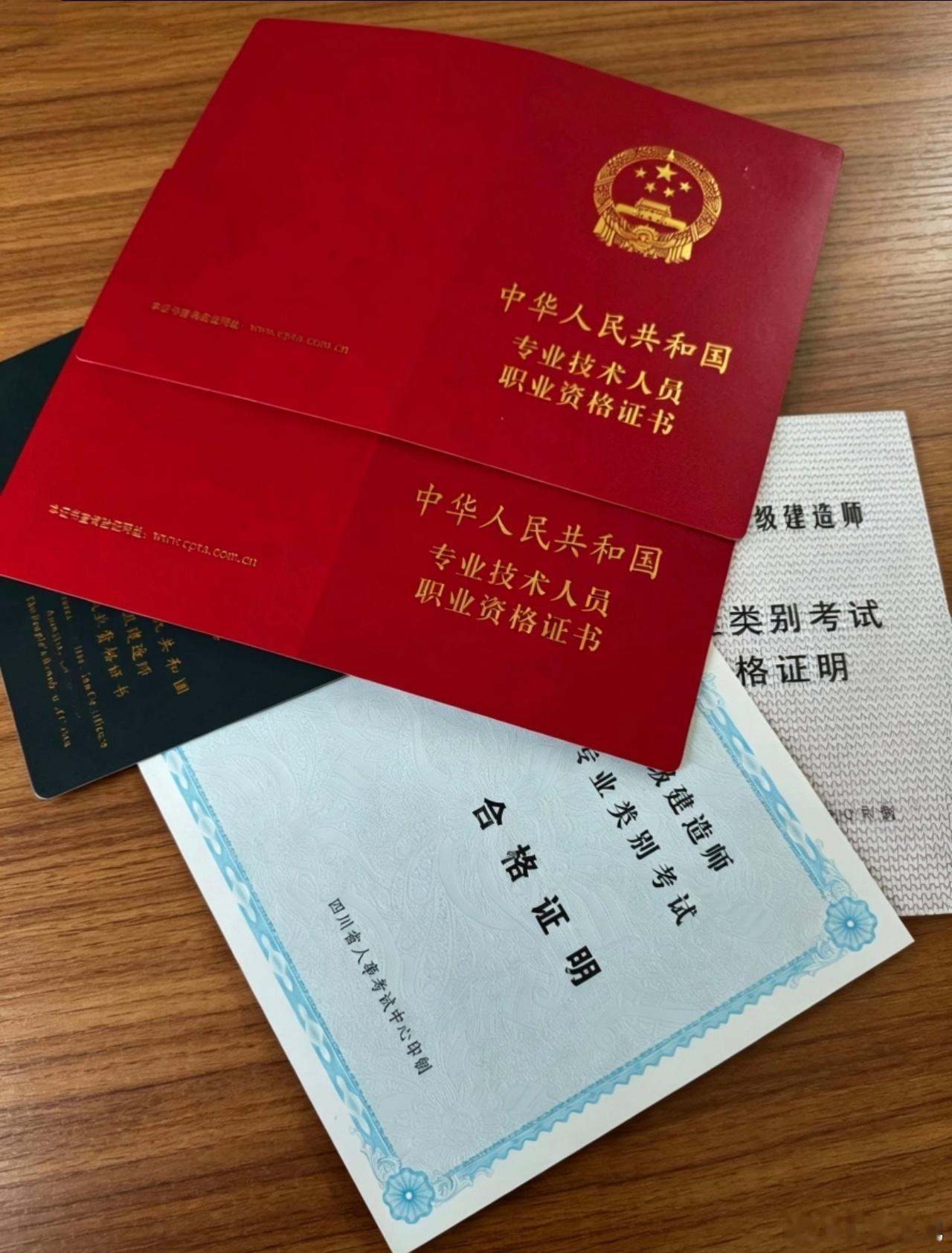 刚听一位新同事说，她老公是干建筑行业的，老公公司招聘一位员工，岗位年薪是10万，