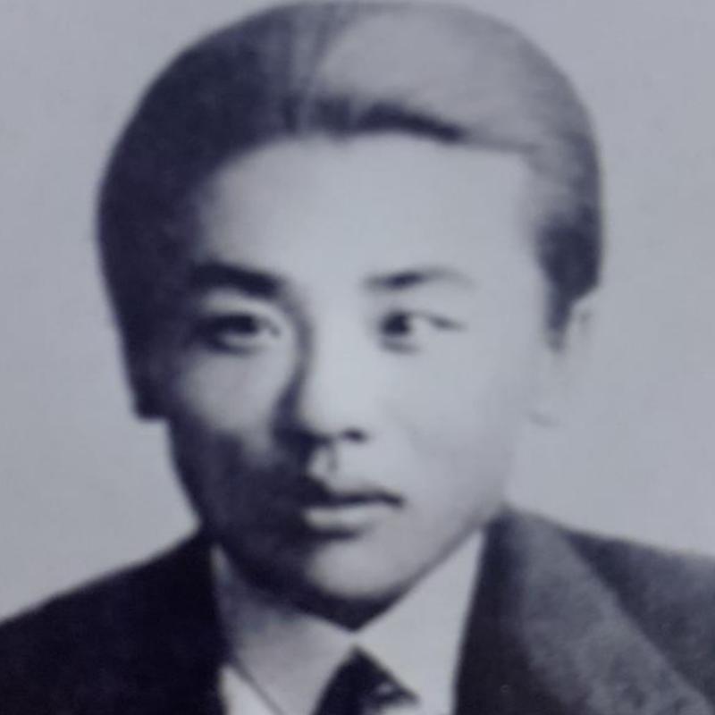 王波，男，原名王慕禹，1911年出生于辽宁省沈阳市绣匠屯。自幼聪敏好学，因家境贫