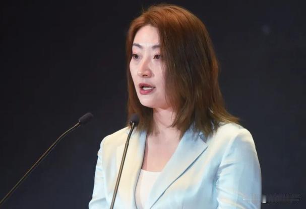 这一纸判决下来，杜建英是真的坐不住了。
 
2026年7月21日，香港高等法院就