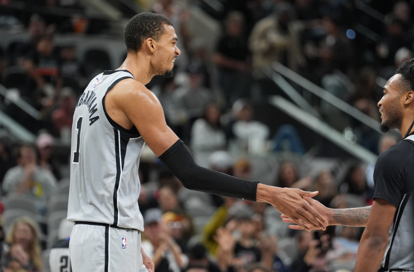 马刺131-136不敌掘金。赛后，马刺后卫卡斯尔接受媒体采访。谈及文班亚马本场缺