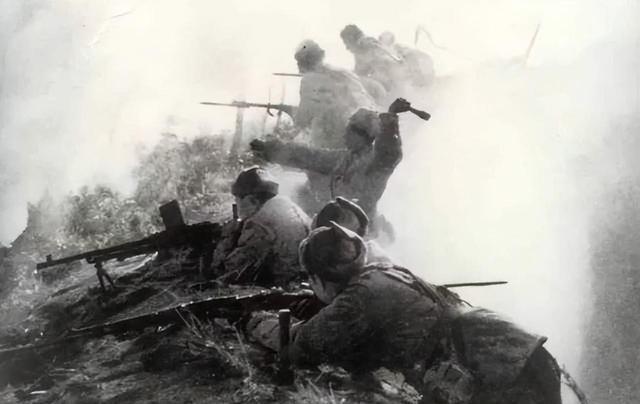 1951年，一辆美军汽车突然开进了我方阵地。我军哨兵大吃一惊，美军这是疯了不成？