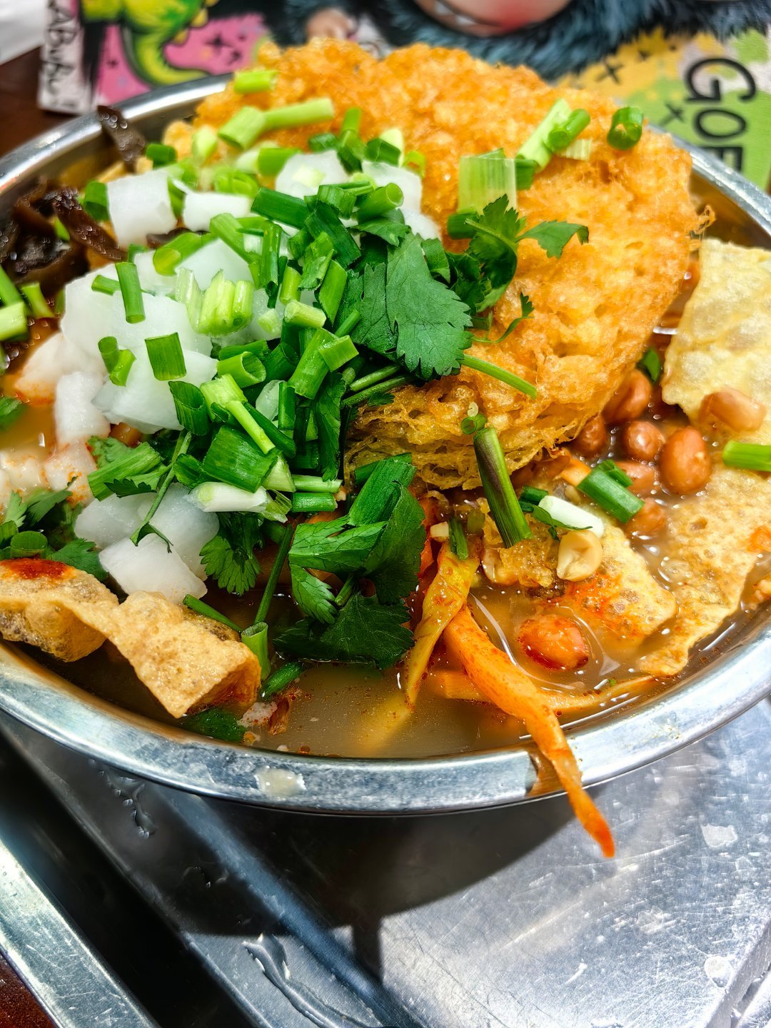 *在路上*红烧肉，有点甜了...小肠汤，浓浓的草药味，还可以吧...炸蛋螺蛳粉，